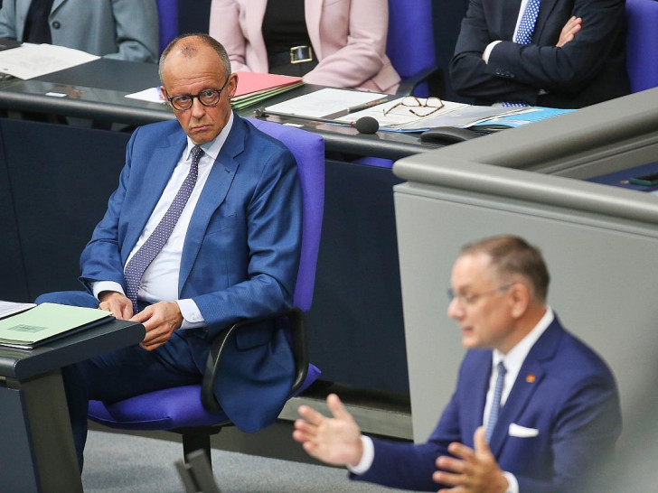 Friedrich Merz und Tino Chrupalla am 09.07.2026