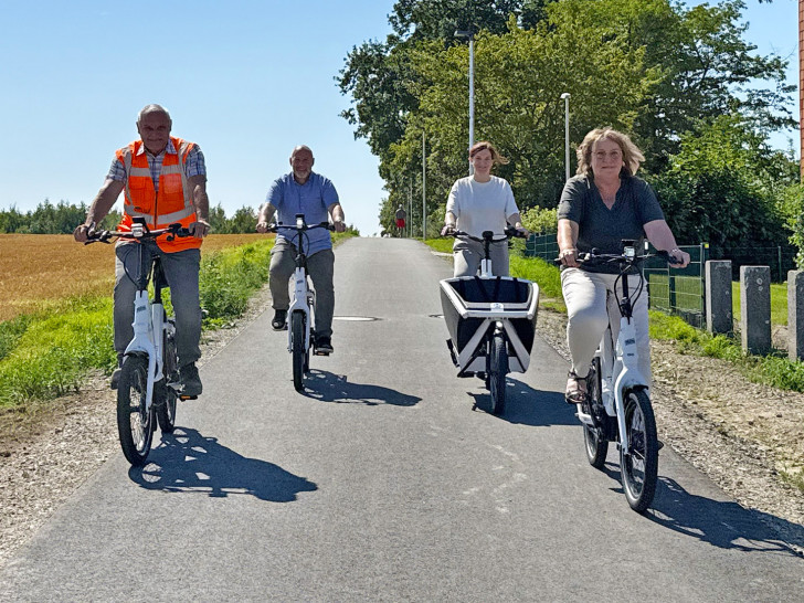 Mit dem Ausbau eines rund 800 Meter langen Abschnitts östlich der Cranachstraße wurde eine bisher unbefestigte Wegeverbindung in einen asphaltierten Radweg umgewandelt.