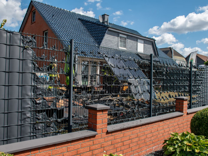 Ein Gartenhaus in Rötgesbüttel stand am Samstagvormittag in Vollbrand.