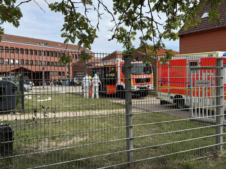 Feuerwehreinsatz bei der Polizei.