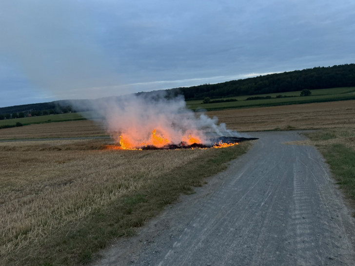 Die Feuerwehr war am Samstagabend bei einem Brandeinsatz in Grasleben im Einsatz.