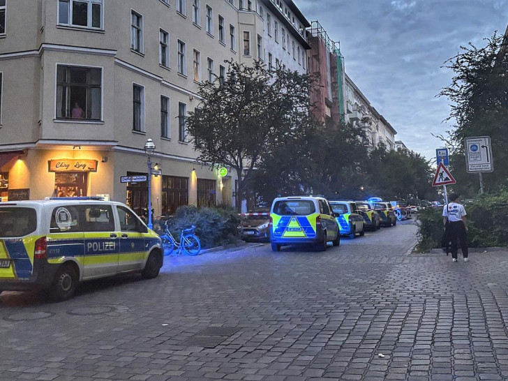 Polizei in der Berliner Graefestraße am 07.08.2026