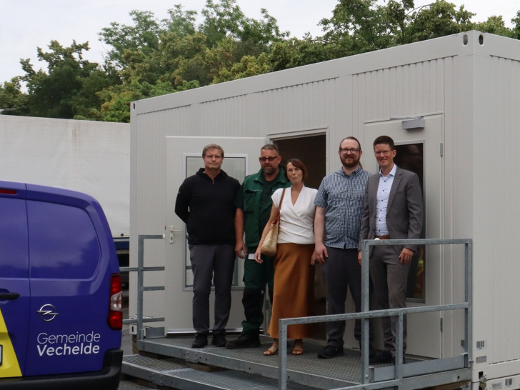 Rainer Isensee (Fachdienstleitung Hoch-/Tiefbau), Daniel Rühmann (stellvertretender Leiter Bauhof), Britta Schwartz-Landeck (Erste Gemeinderätin), Felix Scholz (Fachdienstleitung Liegenschaften), Tobias Grünert (Gemeindebürgermeister).