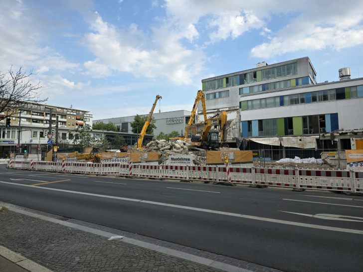 Am Steinweg wurden die alten Gebäude für das neue Schlosscarree abgerissen.