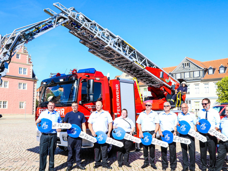 Die Ortsbrandmeister nach der Schlüsselübergabe.