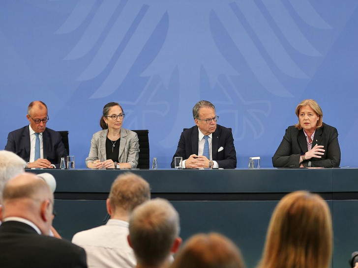 Übergabe des Berichts der Rentenkommission (Archiv)