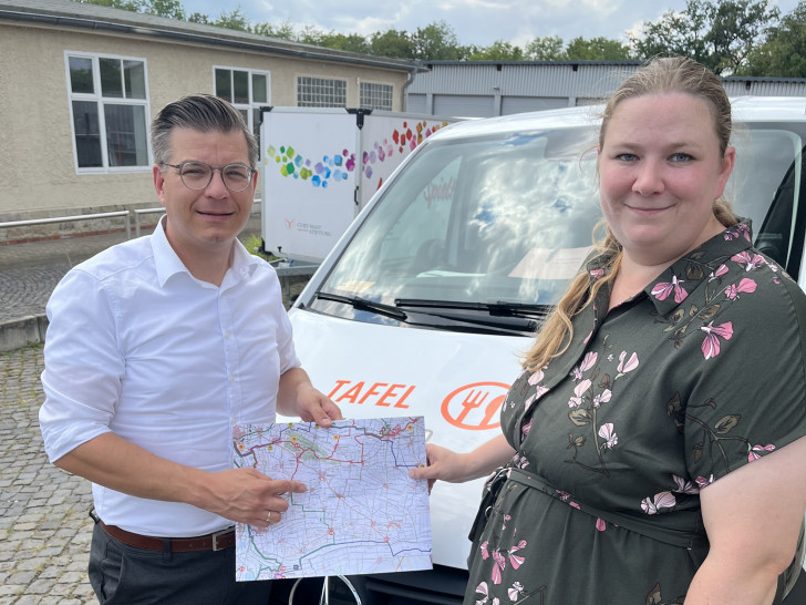 Mehr Unterstützung für die Region: Die Tafel Wolfenbüttel erweitert ihr Einzugsgebiet. Im Bild: Frederike Schwieger (Bereichsleitung Existenzsichernde Hilfen) und Björn Försterling (Vorstand DRK-Kreisverband Wolfenbüttel).