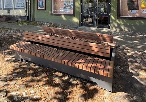 Eine der neuen Sitzbänke.
