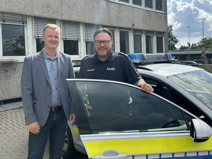 Inspektionsleiter der Polizeiinspektion Wolfsburg-Helmstedt Oliver Grotha (links) und der Kontaktbereichsbeamte Patrick Oehlmann