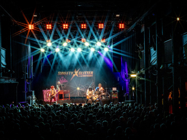 Sweety Glitter & The Sweethearts haben am Freitagabend das Schön & Frölich in Braunschweig zum Feiern gebracht.