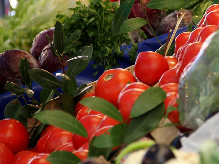 Tomaten an einem Gemüsestand (Archiv)