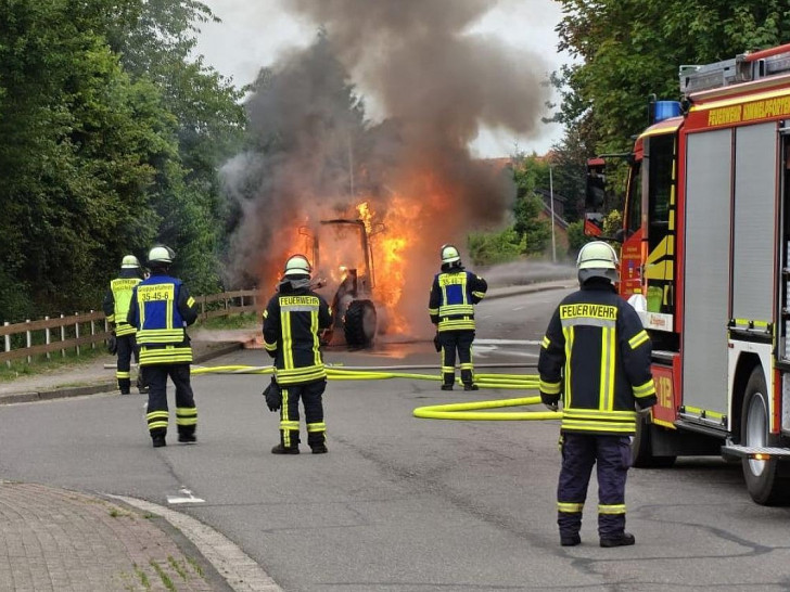 Radlader in Vollbrand (Archiv)