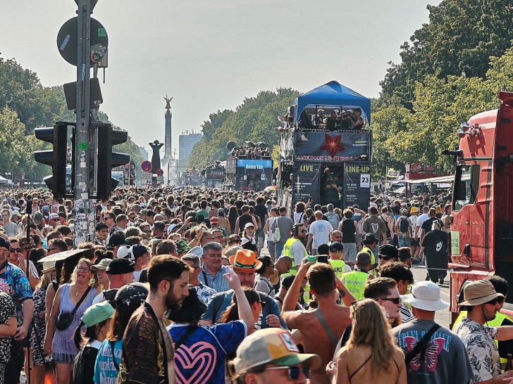 Techno-Parade "Rave the Planet" am 15.08.2026