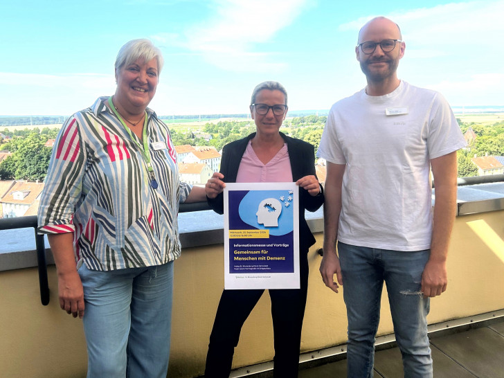 Gemeinsam für Menschen mit Demenz (von links): Petra Voigt, Demenzbeauftragte, Aline Prasse, Pflegedirektorin und Steven Piper, Demenzbeauftragter.