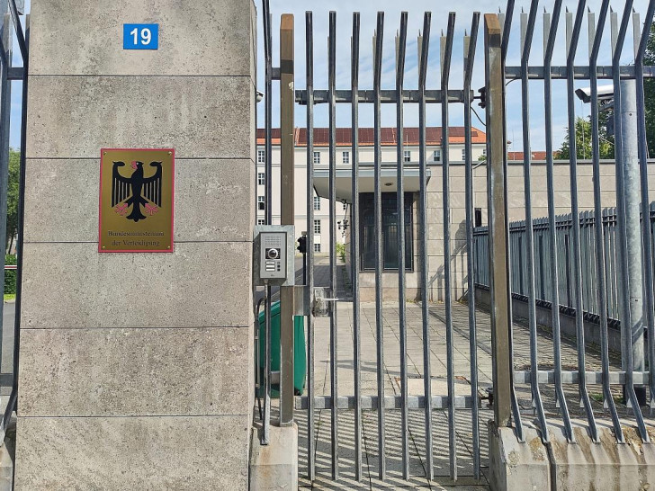 Eingang zum Bundesministerium der Verteidigung (Archiv)