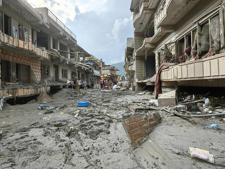 Zerstörung in Nepal nach Sturzflut im August 2026