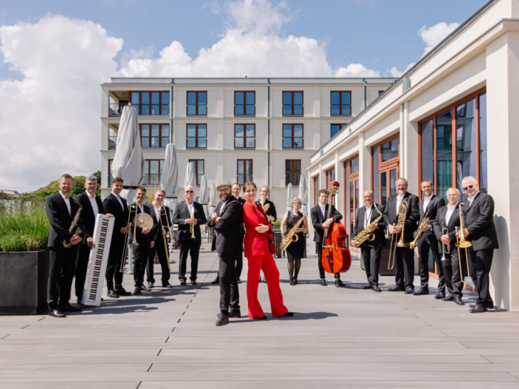Die FTO Big Band spielt im Barockgarten in Schöningen.