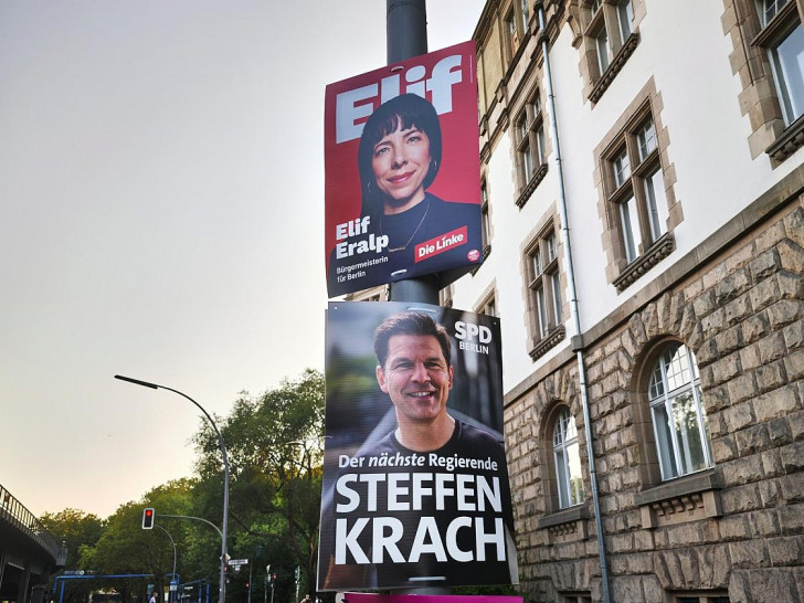Wahlplakate mit Elif Eralp, Linke, und Steffen Krach, SPD am 04.08.2026