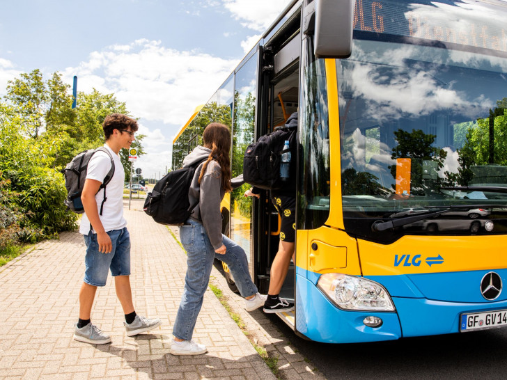 Die neuen Schulwege können kostenfrei mit Bus und Bahn geübt werden. 