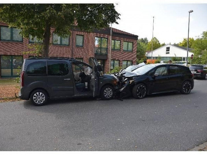 Beide Autos waren nicht mehr fahrbereit (Archiv)