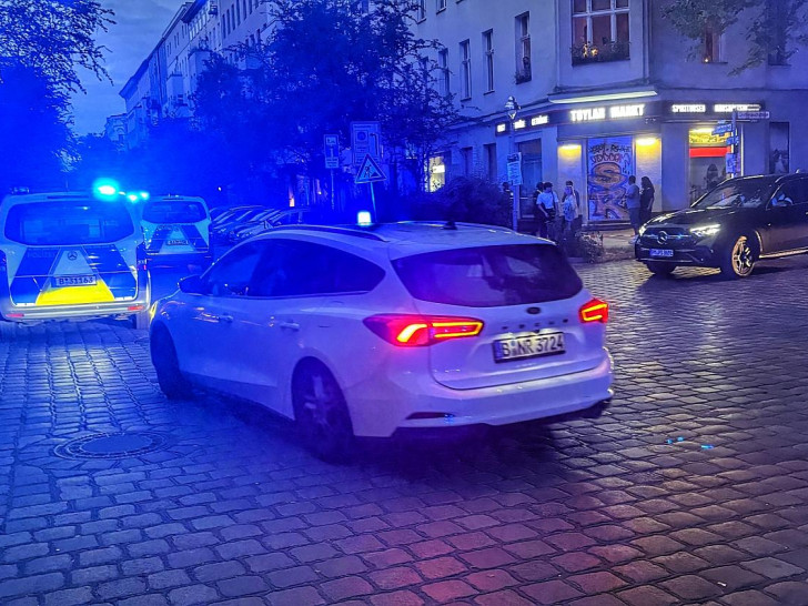 Polizei in der Berliner Graefestraße am 07.08.2026