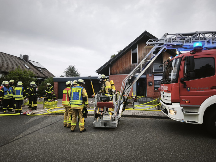 Die Feuerwehr verhinderte beim Dachstuhlbrand in Jembke Schlimmeres.
