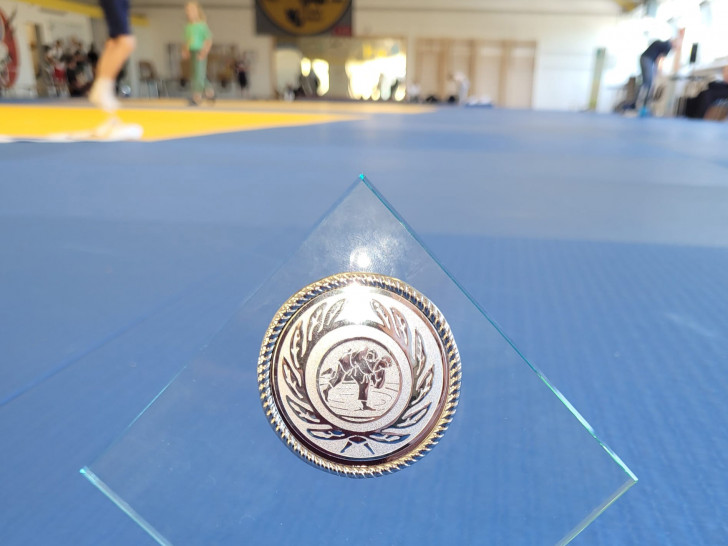 Dominanz auf allen Ebenen: Neben dem dreifachen Landessieg der U14-Judoka feiert das Gymnasium Neue Oberschule auch den doppelten Rekordsieg der U16-Teams.