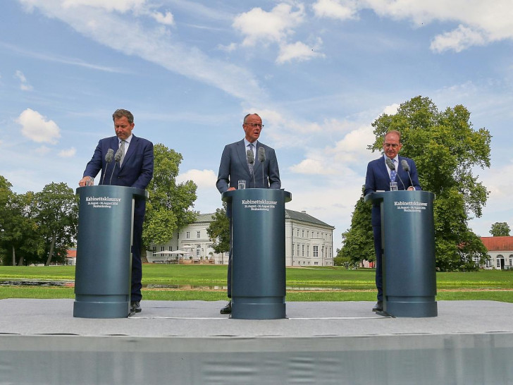Lars Klingbeil, Friedrich Merz und Alexander Dobrindt am 26.08.2026