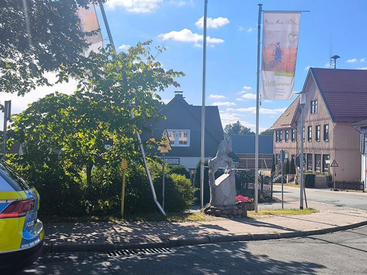 Ansicht beschädigter Fahnenmast (Archiv)