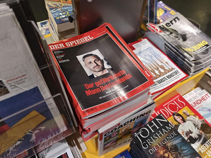 Spiegel-Titel mit Ulrich Siegmund in einem Kiosk am 16.08.2026