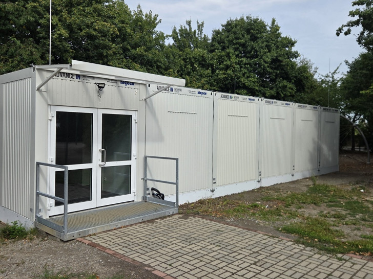 SchulDie Gemeinde Vechelde erweitert zum Schuljahr 2026/2027 die räumlichen Kapazitäten der Grundschule Löwenherz in Wedtlenstedt. container an der Grundschule in Wedtlenstedt ©