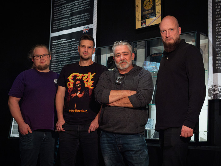 Jorden Roblick (v.l.n.r.), 1. Vorsitzender GMS, Marvin Voges Fachdienstleiter Kulturkonzeption und -veranstaltungen der Stadt Goslar, Axel Otto, Pressewart GMS, Dr. Jan Habermann, Wissenschaftlicher Leiter Kaiserpfalz und Goslarer Museum der Stadt Goslar freuen sich auf die Veranstaltungen.