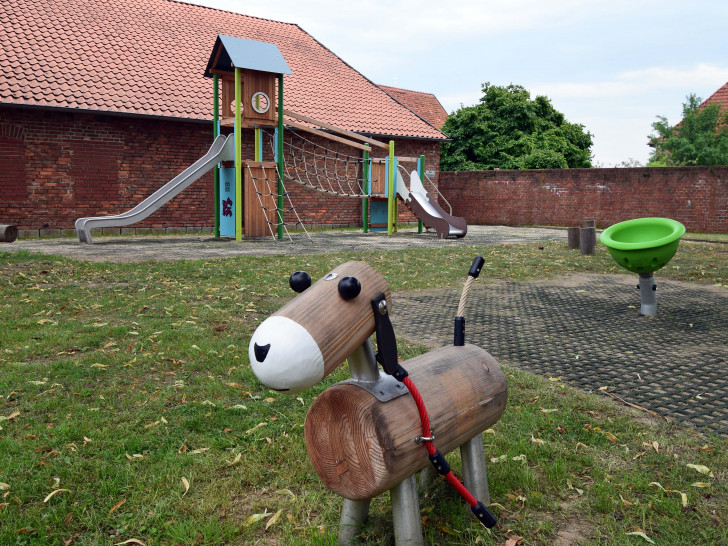 Das Dackel-Sitztier freut sich auf viele Kleinkinder.