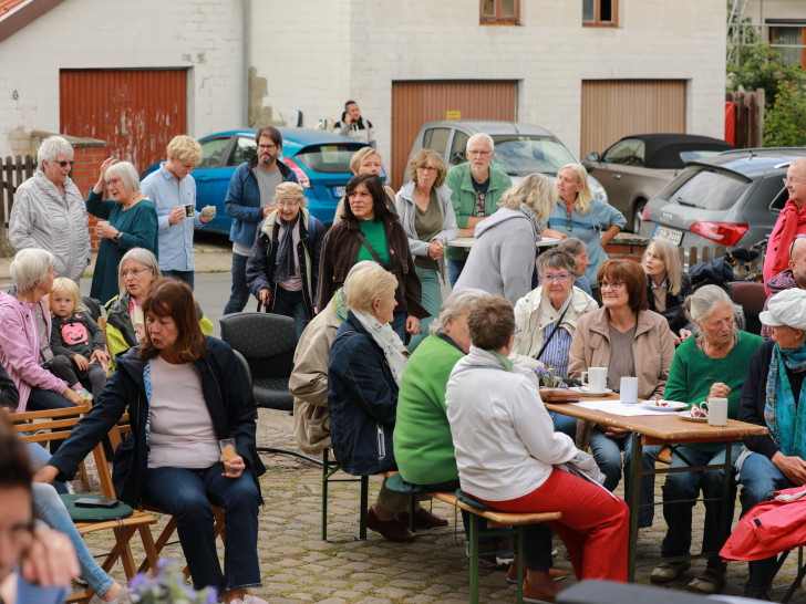 Im Rahmen von DenkDeinDorf fanden bereits im Jahr 2025 viele Veranstaltungen statt, bei denen die Bürgerinnen und Bürger der teilnehmenden Dörfer - wie hier in Schandelah - zusammenkamen.