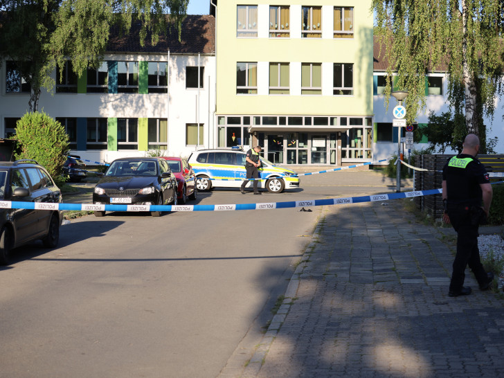 Die Polizei ist in Lebenstedt in der Lessingstraße wegen einer Messerstecherei im Einsatz.