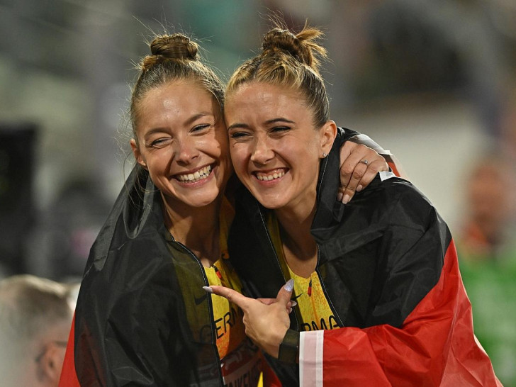 Gina Lückenkemper und Rebekka Haase holen mit der 4x100-m-Staffel im Mixed EM-Silber am 16.08.2026