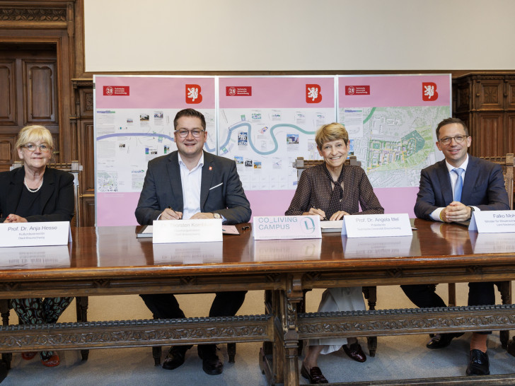 Prof Dr. Anja Hesse, Dezernentin für Kultur und Wissenschaft der Stadt Braunschweig; Oberbürgermeister Dr. Thorsten Kornblum; Prof. Dr. Angela Ittel, Präsidentin der TU Braunschweig und Falko Mohrs, Minister für Wissenschaft und Kultur des Landes Niedersachsen (v. li.).