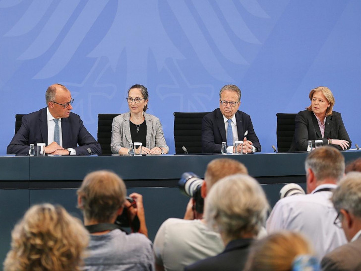 Übergabe des Berichts der Rentenkommission (Archiv)