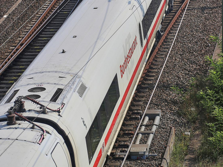 ICE-Bordrestaurant auf Bahnstrecke (Archiv)