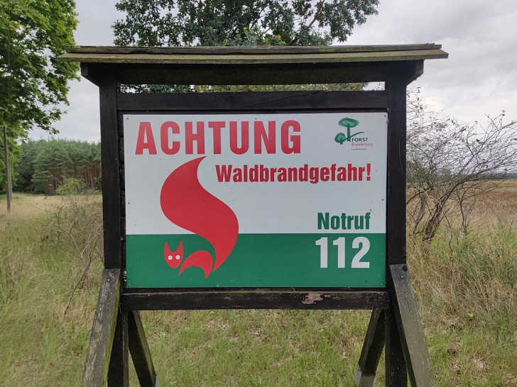 Hinweis auf Waldbrandgefahr (Archiv)
