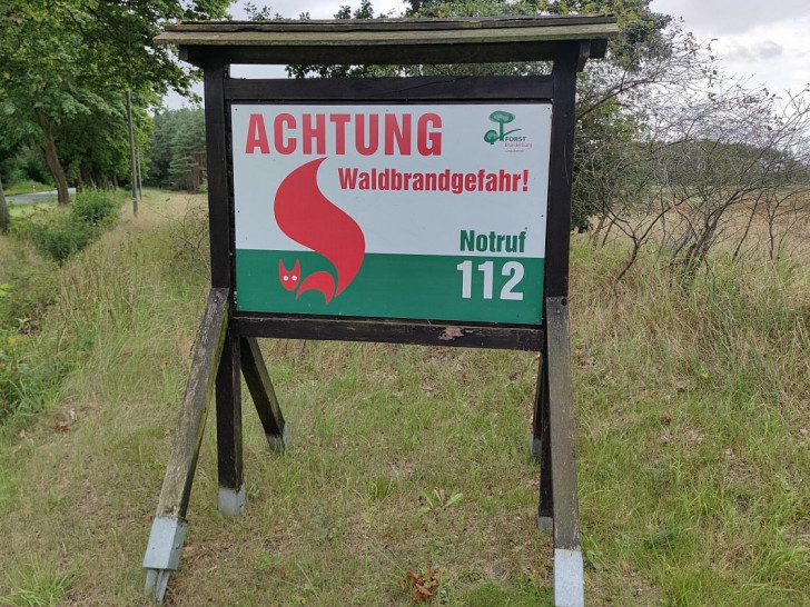 Hinweis auf Waldbrandgefahr (Archiv)