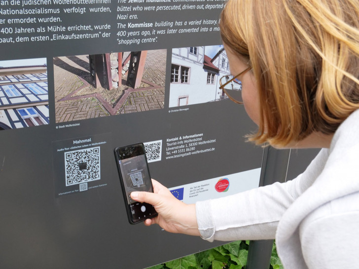 QR-Code gescannt und schon geht sie los, die Audiotour zur Geschichte des jüdischen Lebens in Wolfenbüttel.