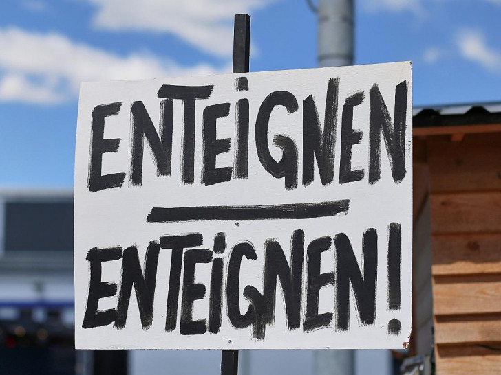 Enteignen-Schild (Archiv)