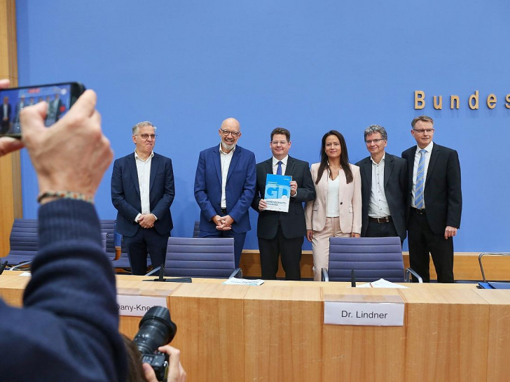 Gemeinschaftsdiagnose der Wirtschaftsforschungsinstitute Herbst 2026 am 24.09.2026