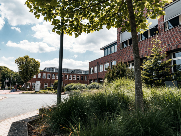 Blick auf den Campus Salzgitter-Calbecht der Ostfalia Hochschule für angewandte Wissenschaften.