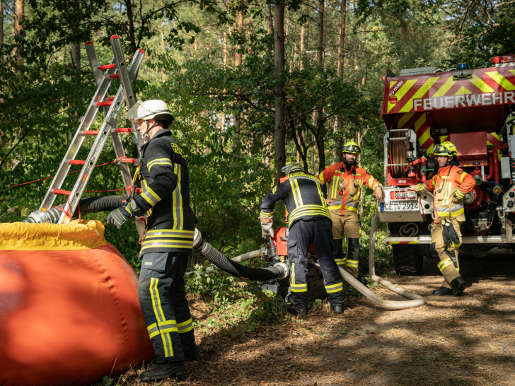 Bei Groß Schwülper wurde eine Waldbrand-Übung durchgeführt.