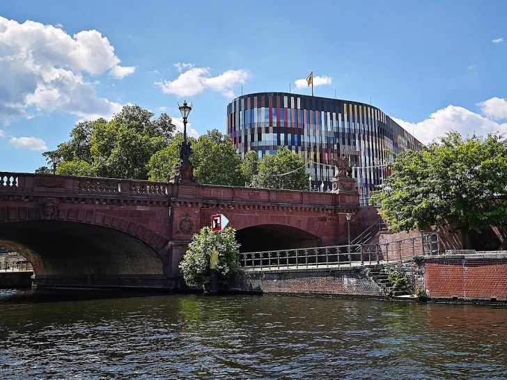 Bundespräsidialamt an der Moltkebrücke (Archiv)