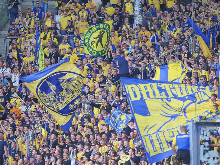 Fans von Eintracht Braunschweig (Archiv)
