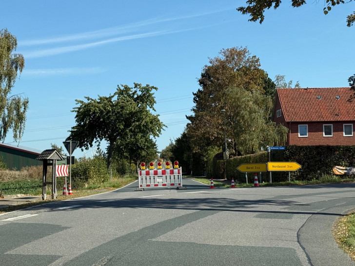 Die K214 bei Nordassel ist für die Unfallaufnahme gesperrt.