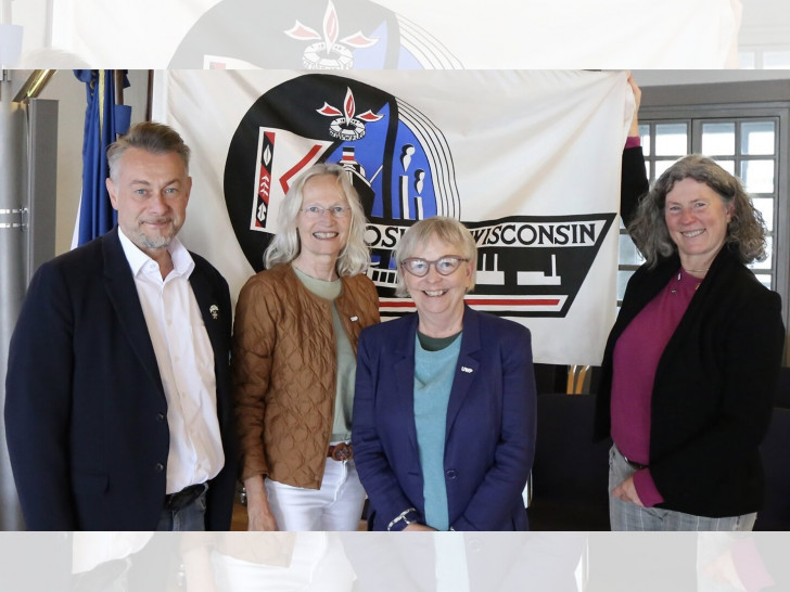 Bürgermeister Ivica Lukanic, Dr. Hedda Sander, Dr. Lesley Heins Walker und stellvertretende Bürgermeisterin Ghalia El Boustami.